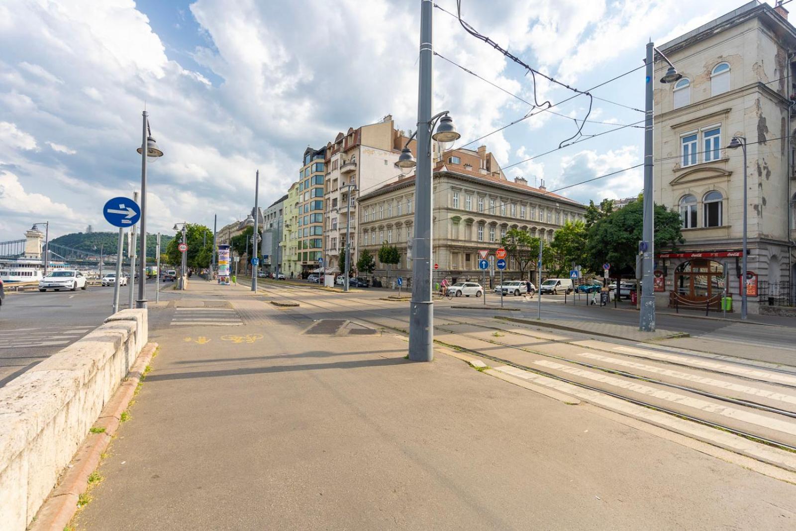 Lovely Designer With Stunning Parliament View Apartment