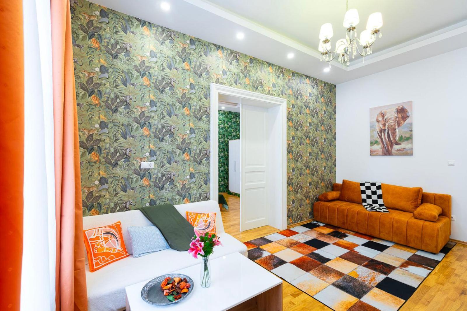 Lovely Designer With Stunning Parliament View Apartment *