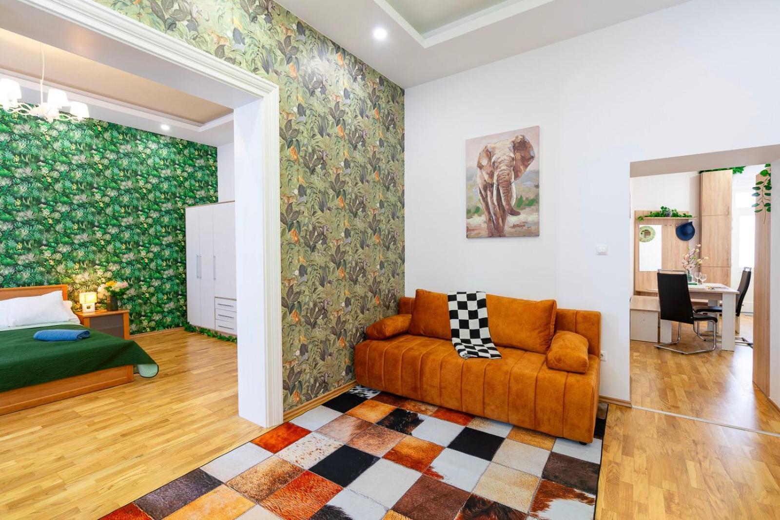 Lovely Designer With Stunning Parliament View Apartment *
